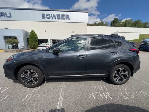 Used 2024 Subaru Crosstrek 2.0i Premium AWD/4WD image 2