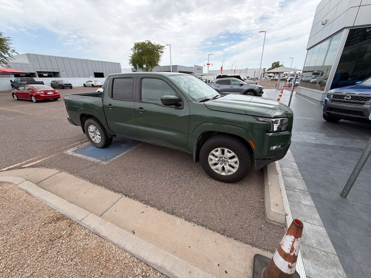 Used 2022 Nissan Frontier SV AWD/4WD image 4