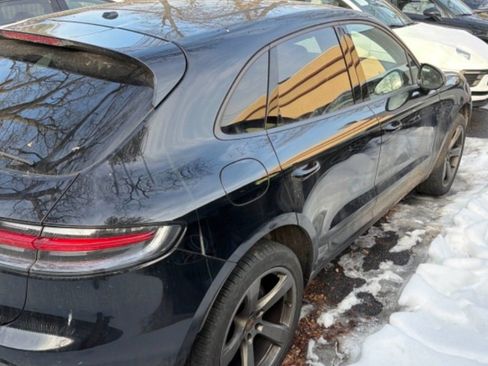 Certified 2023 Porsche Macan image 3
