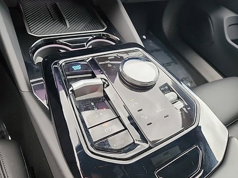 Used 2025 BMW i5 eDrive40i image 32