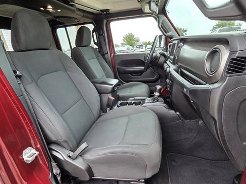 Used 2021 Jeep Gladiator Sport AWD/4WD image 18