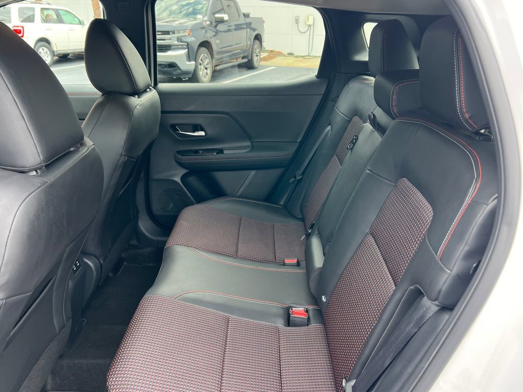 Used 2025 Nissan Kicks SR FWD image 11