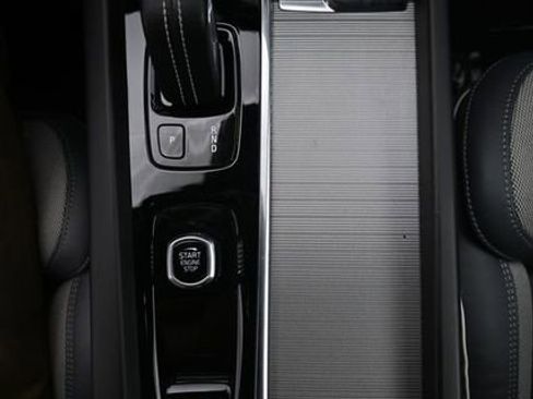 Used 2022 Volvo XC60 B6 R-Design w/ Protection Package Premier image 10