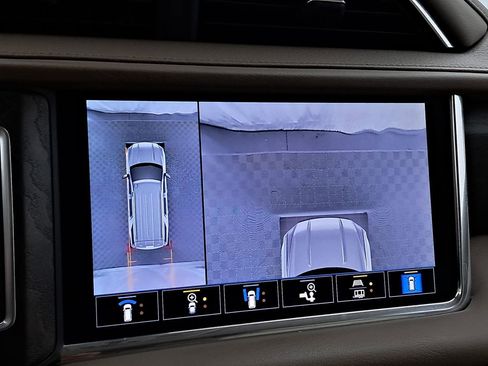 Used 2021 GMC Yukon Denali w/ Denali Premium Package image 27