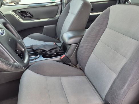 Used 2005 Ford Escape XLS FWD image 3