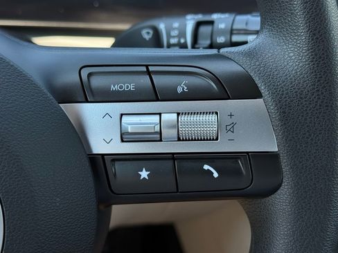 Used 2025 Hyundai Tucson SE image 25