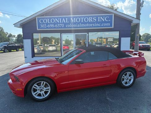 Used 2014 Ford Mustang Convertible RWD image 1