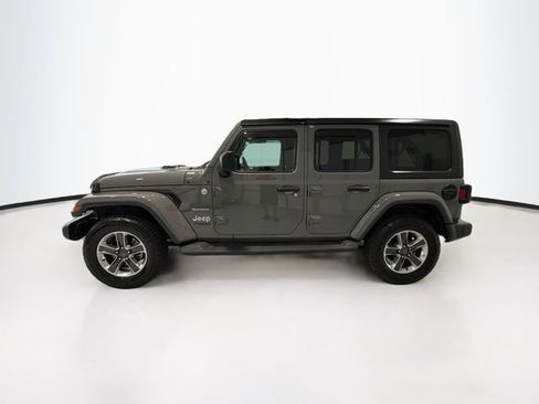 Used 2018 Jeep Wrangler Unlimited Sahara AWD/4WD image 4