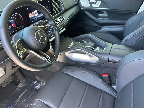 Used 2026 Mercedes-Benz GLS 450 4MATIC image 4