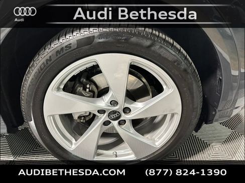 Certified 2025 Audi Q5 Prestige AWD/4WD image 9