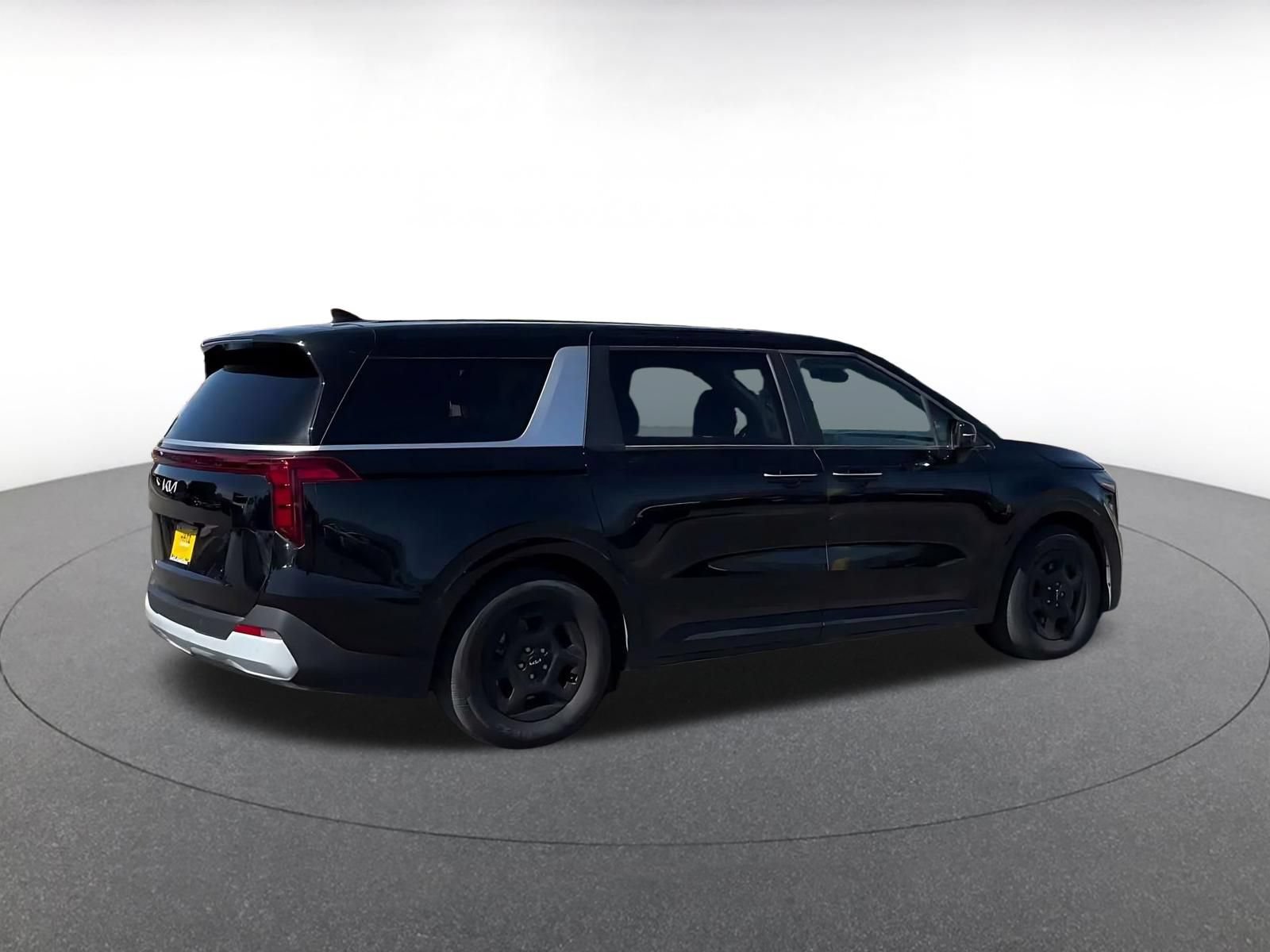 Used 2026 Kia Carnival FWD image 13