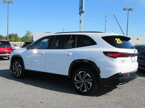 Used 2025 Buick Enclave Sport Touring image 4