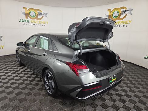 Used 2025 Hyundai Elantra Limited FWD image 32