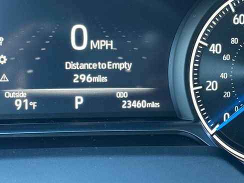 Used 2023 Toyota Venza XLE image 3