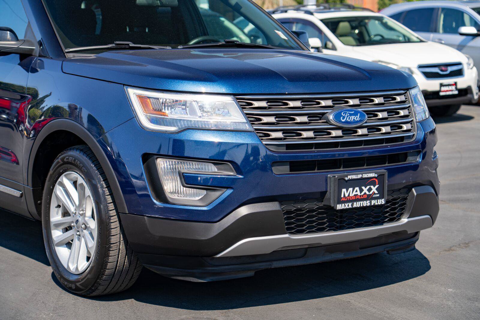 Used 2017 Ford Explorer XLT FWD image 6