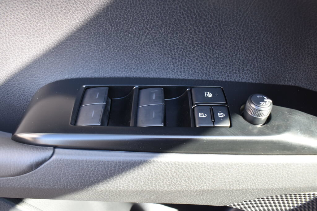 Used 2026 Toyota Camry SE w/ Convenience Package AWD/4WD image 16