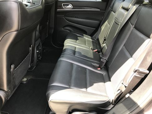 Used 2019 Jeep Grand Cherokee Overland w/ Interior Metal Package AWD/4WD image 33