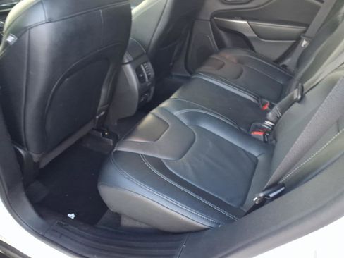 Used 2022 Jeep Cherokee Limited image 14