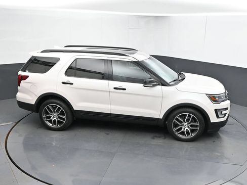 Used 2017 Ford Explorer Sport w/ Equipment Group 401A AWD/4WD image 33