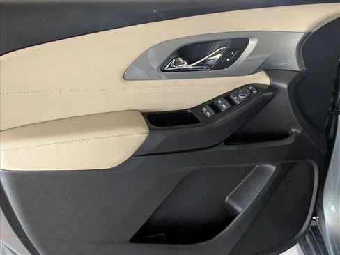 Used 2023 Chevrolet Traverse LS FWD image 10