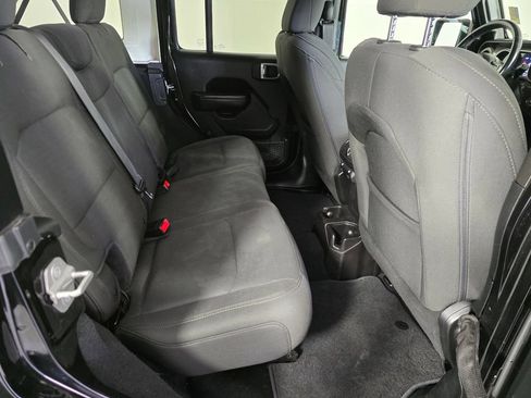 Used 2018 Jeep Wrangler Unlimited Sport S AWD/4WD image 14