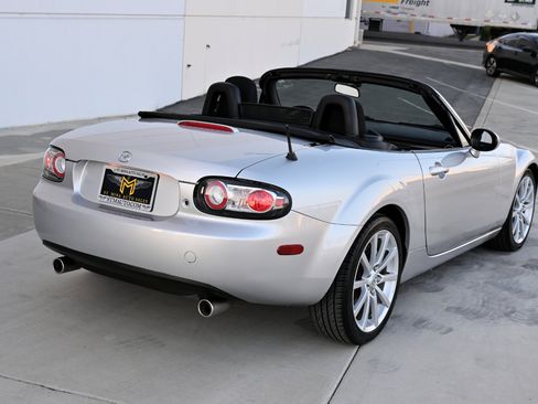 Used 2007 MAZDA MX-5 Miata Touring w/ Suspension Pkg image 8