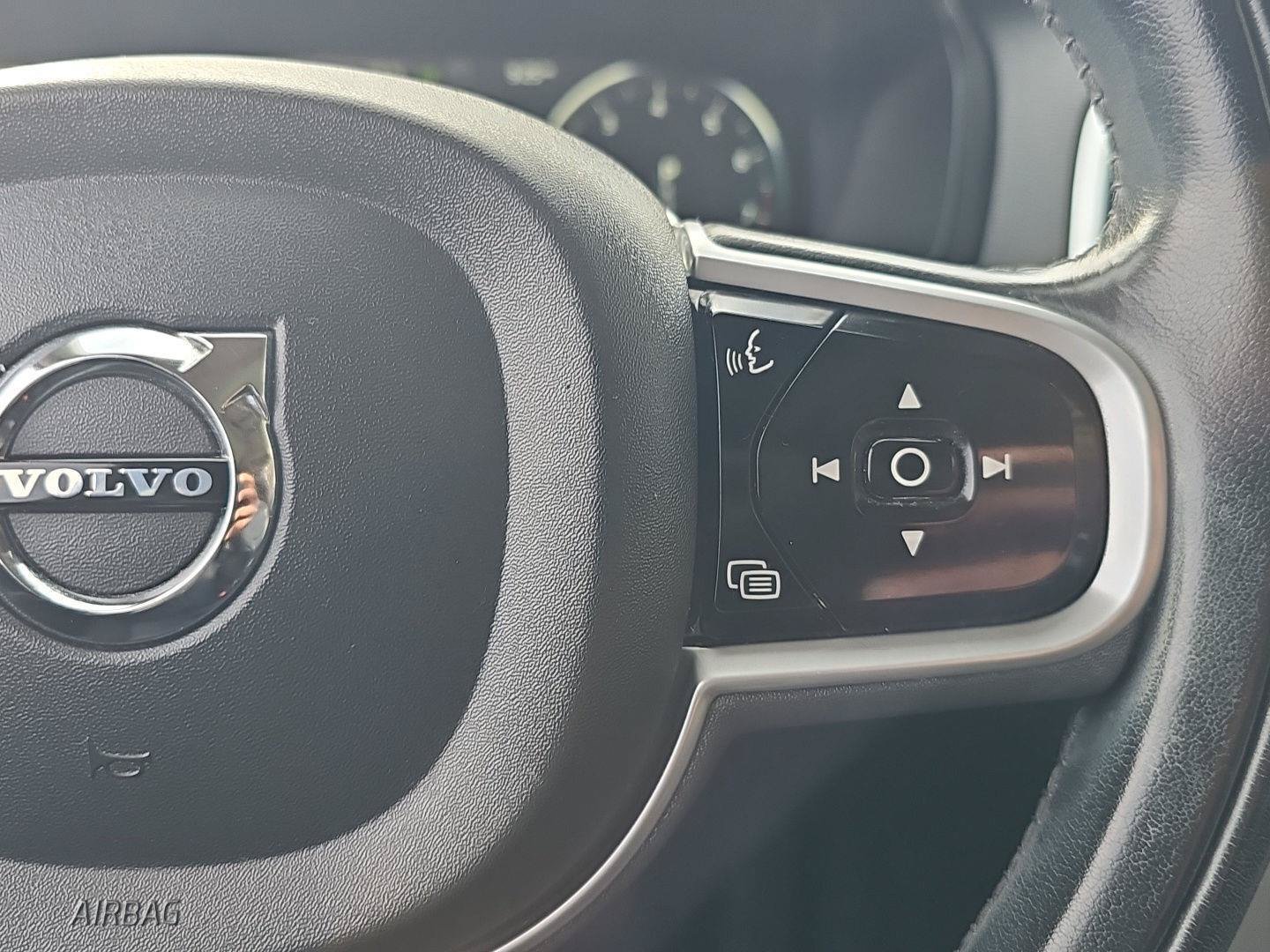 Used 2021 Volvo XC90 T5 Momentum w/ Climate Package FWD image 17
