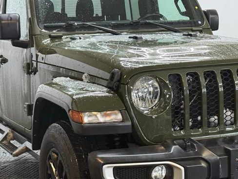 Used 2022 Jeep Gladiator Sport image 3