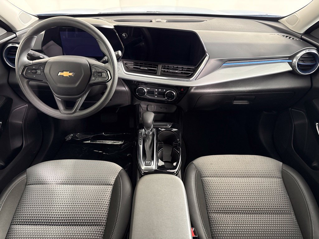 Used 2025 Chevrolet Trax LT FWD image 15