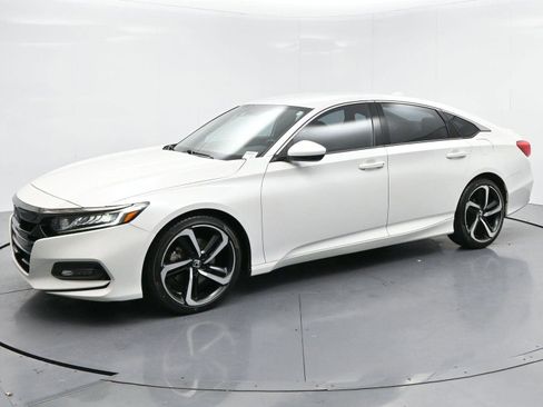 Used 2018 Honda Accord Sport image 3
