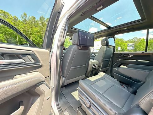 New 2026 GMC Yukon Denali w/ Denali Reserve Package RWD image 17