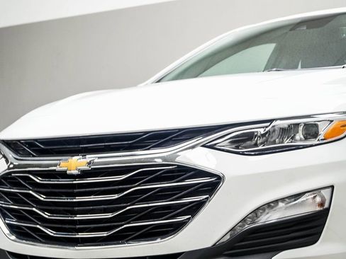 Used 2024 Chevrolet Malibu LT FWD image 2