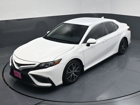 Used 2024 Toyota Camry SE FWD image 15