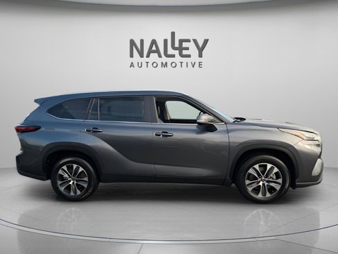 Certified 2024 Toyota Highlander XLE image 7