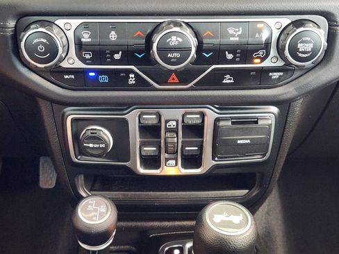 Used 2024 Jeep Wrangler Unlimited Sahara AWD/4WD image 20