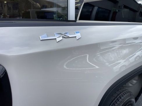 New 2026 GMC Sierra 1500 SLE image 7
