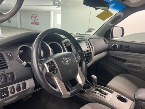 Used 2015 Toyota Tacoma PreRunner w/ SR5 Package RWD image 9