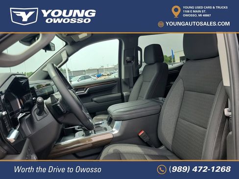 Used 2024 Chevrolet Silverado 1500 LT Trail Boss w/ Convenience Package II AWD/4WD image 8