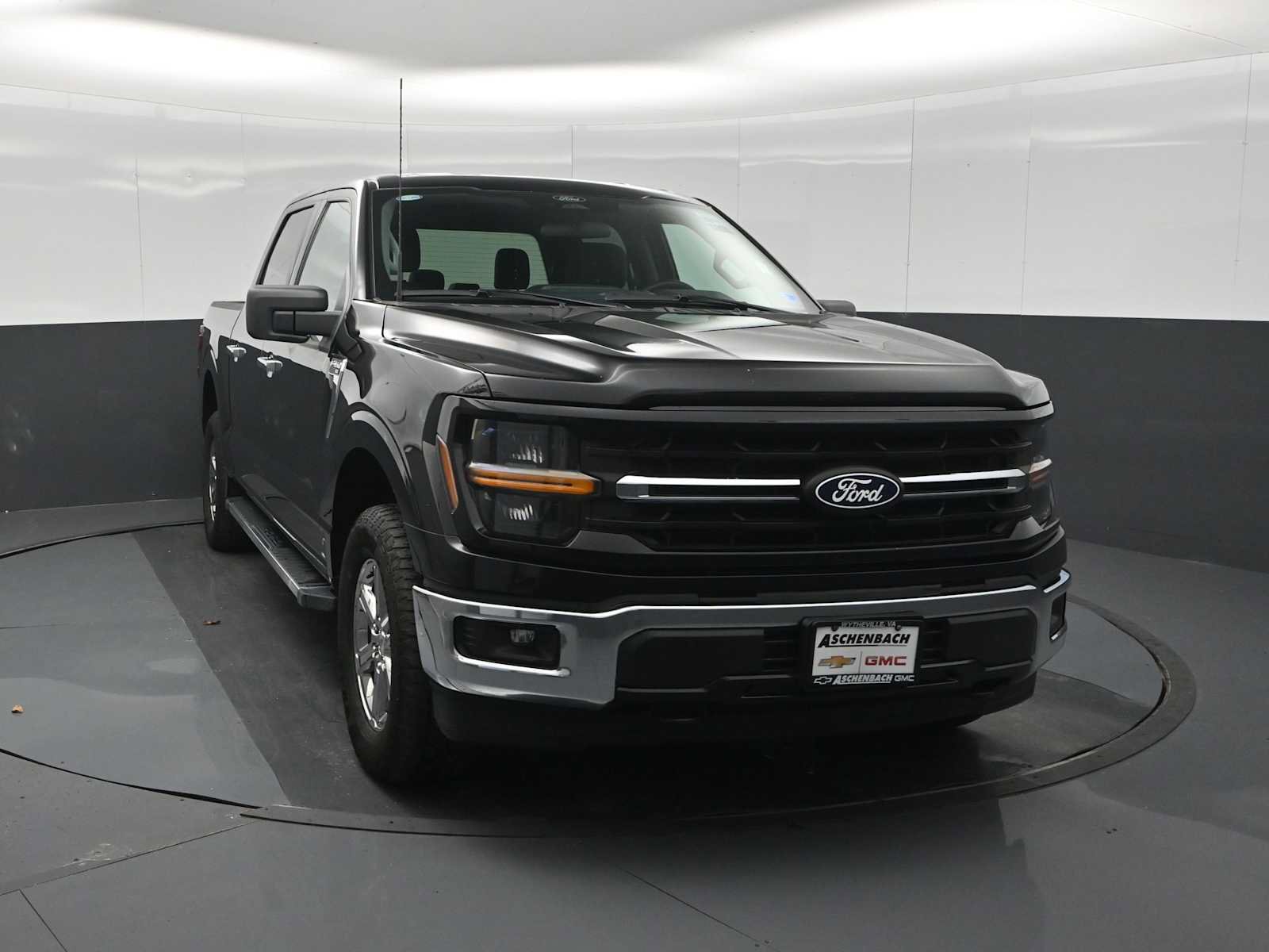 Used 2025 Ford F150 XLT w/ Equipment Group 301A Standard AWD/4WD image 3