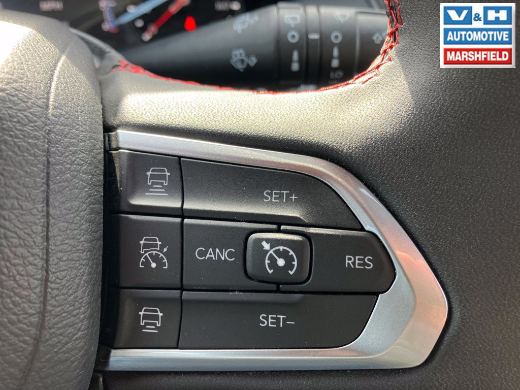 Used 2025 Jeep Compass Trailhawk AWD/4WD image 7