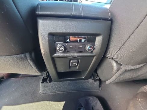 Used 2023 Chevrolet Traverse LT FWD image 23