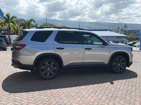 Certified 2025 Honda Pilot TrailSport image 5