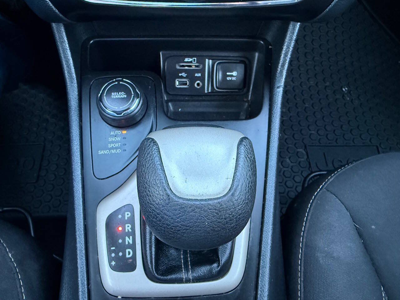 Used 2016 Jeep Cherokee Sport w/ Cold Weather Group AWD/4WD image 17