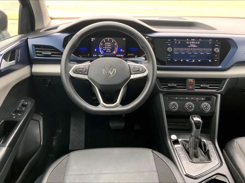 Used 2022 Volkswagen Taos SE w/ Panoramic Sunroof Package image 4