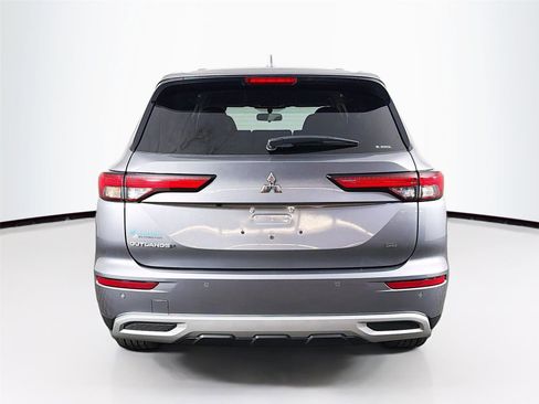 Used 2023 Mitsubishi Outlander SE AWD/4WD image 6