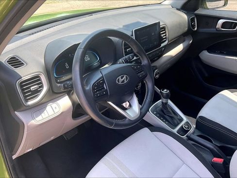 Used 2023 Hyundai Venue SEL FWD image 13