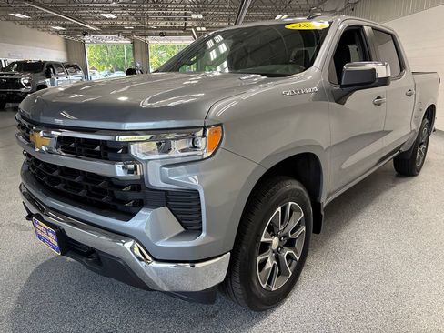 Used 2024 Chevrolet Silverado 1500 LT AWD/4WD image 3