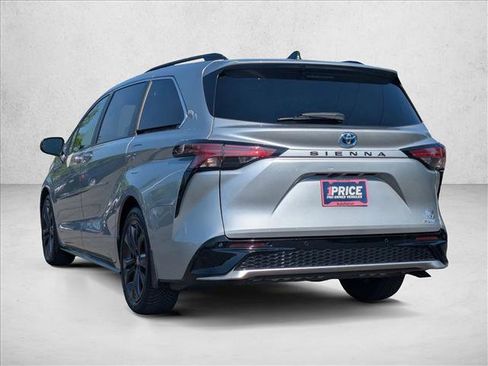 Used 2021 Toyota Sienna XSE w/ XSE Plus Package FWD image 8