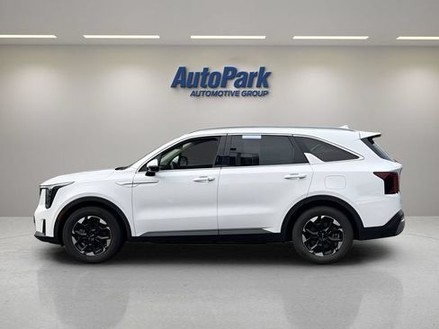 Used 2024 Kia Sorento S FWD image 4