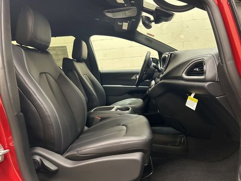 New 2026 Chrysler Pacifica Select FWD image 12